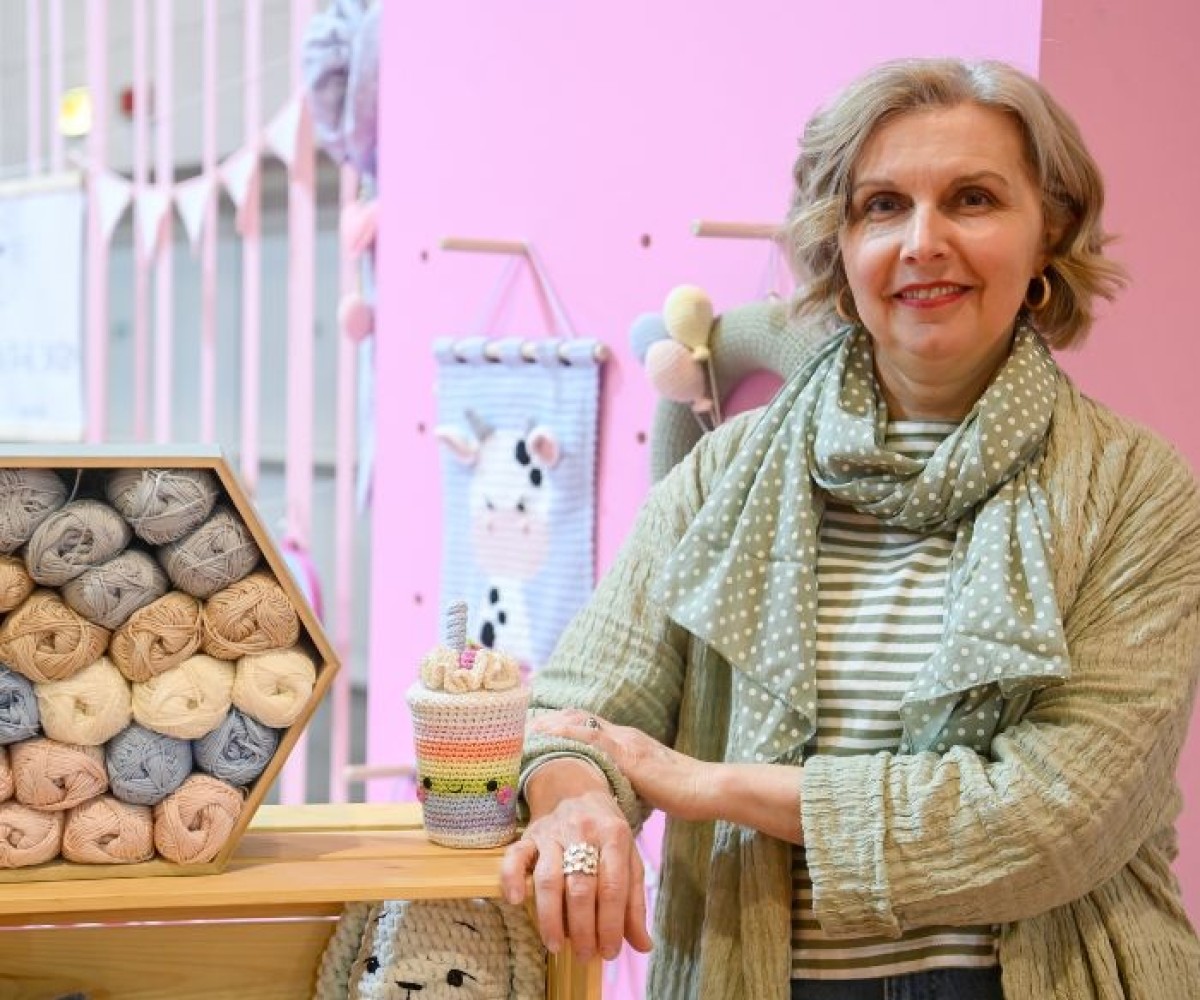 THE CAT IN THE SKEIN
